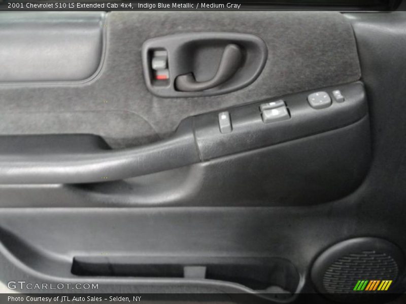 Door Panel of 2001 S10 LS Extended Cab 4x4