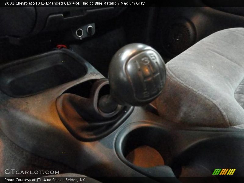  2001 S10 LS Extended Cab 4x4 5 Speed Manual Shifter