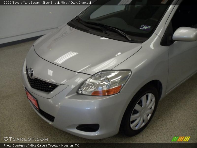 Silver Streak Mica / Dark Charcoal 2009 Toyota Yaris Sedan