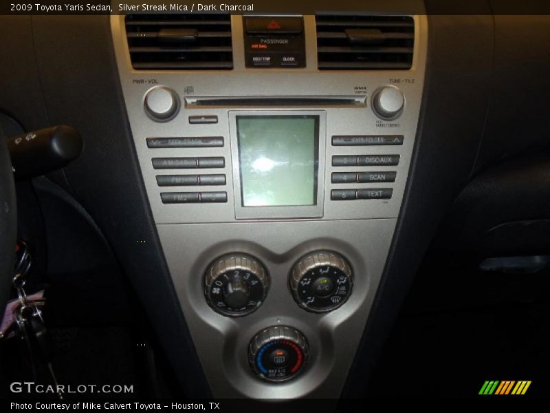 Silver Streak Mica / Dark Charcoal 2009 Toyota Yaris Sedan