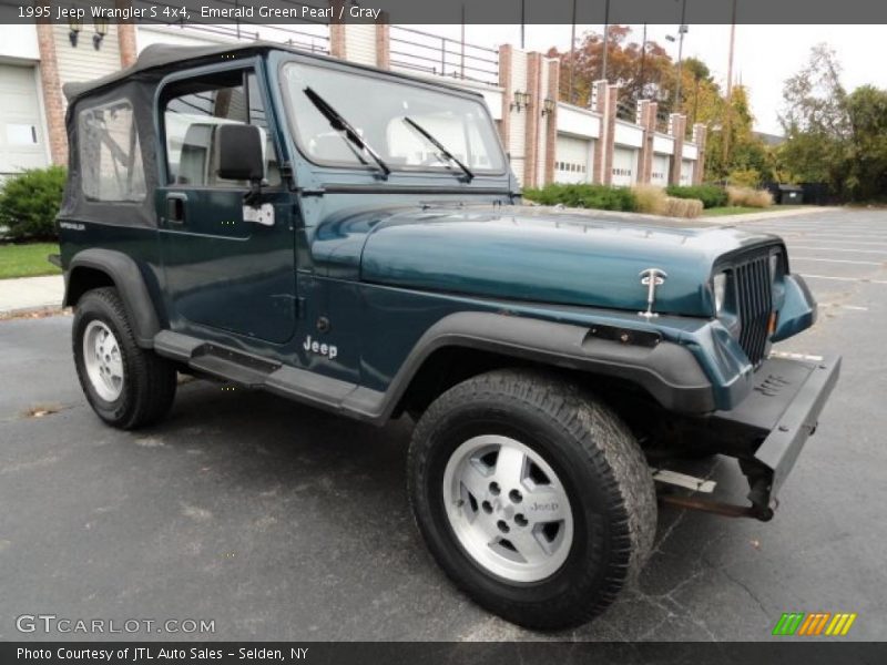 Front 3/4 View of 1995 Wrangler S 4x4
