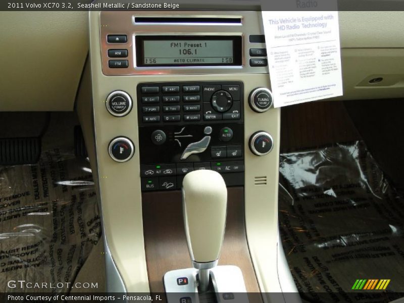 Seashell Metallic / Sandstone Beige 2011 Volvo XC70 3.2