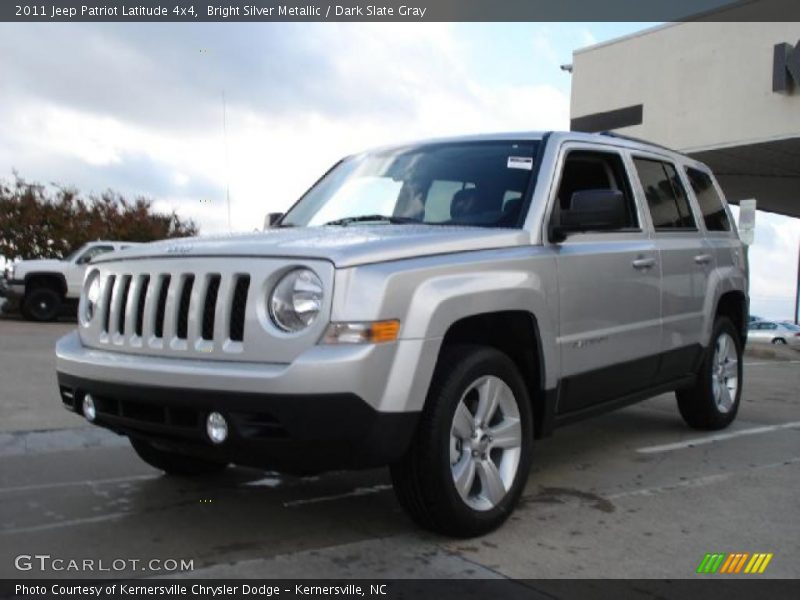 Front 3/4 View of 2011 Patriot Latitude 4x4