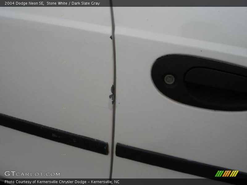 Stone White / Dark Slate Gray 2004 Dodge Neon SE