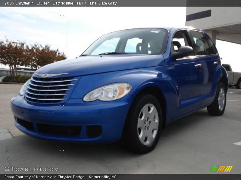 Front 3/4 View of 2006 PT Cruiser 