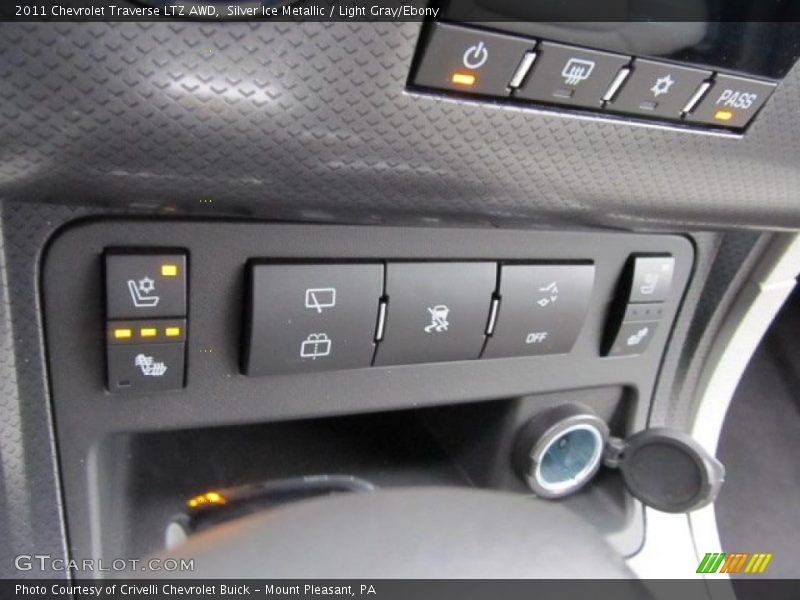 Controls of 2011 Traverse LTZ AWD