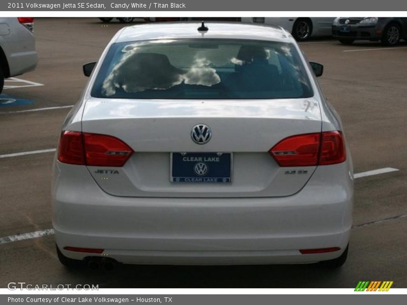 Candy White / Titan Black 2011 Volkswagen Jetta SE Sedan