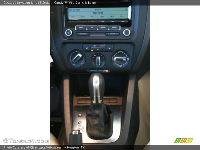 Candy White / Cornsilk Beige 2011 Volkswagen Jetta SE Sedan