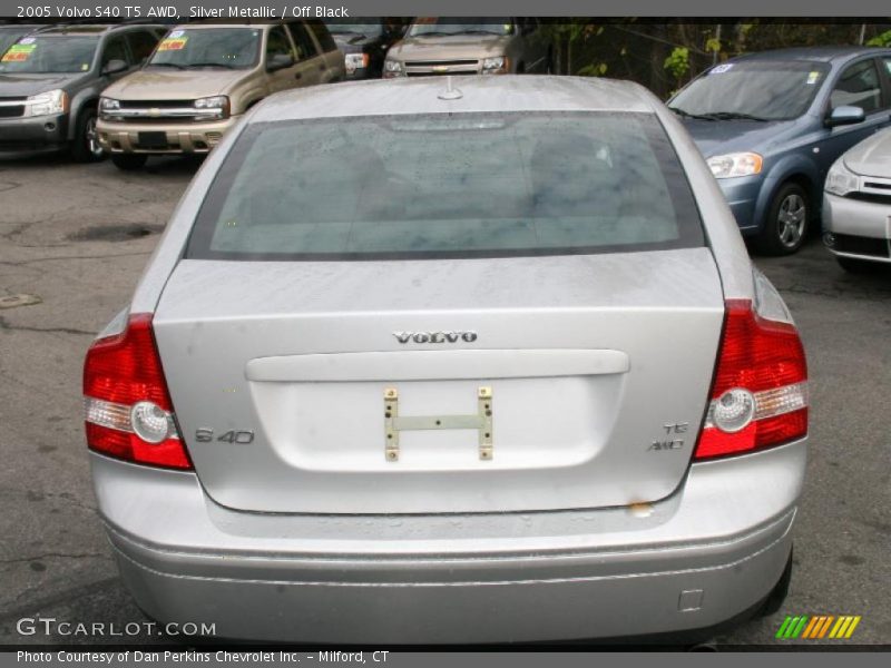 Silver Metallic / Off Black 2005 Volvo S40 T5 AWD