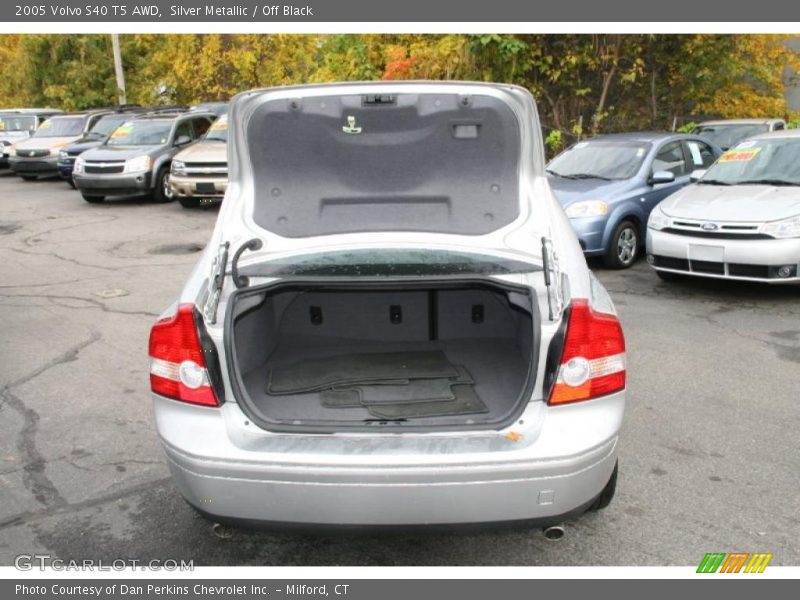 Silver Metallic / Off Black 2005 Volvo S40 T5 AWD