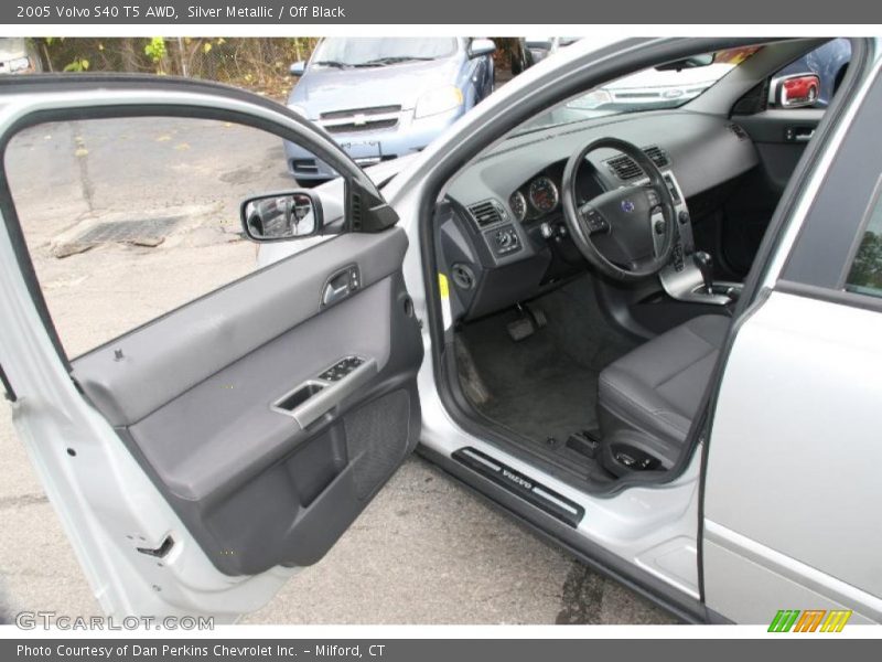 Silver Metallic / Off Black 2005 Volvo S40 T5 AWD