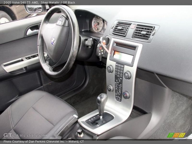  2005 S40 T5 AWD Off Black Interior