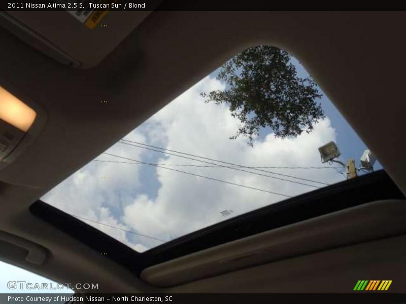 Tuscan Sun / Blond 2011 Nissan Altima 2.5 S