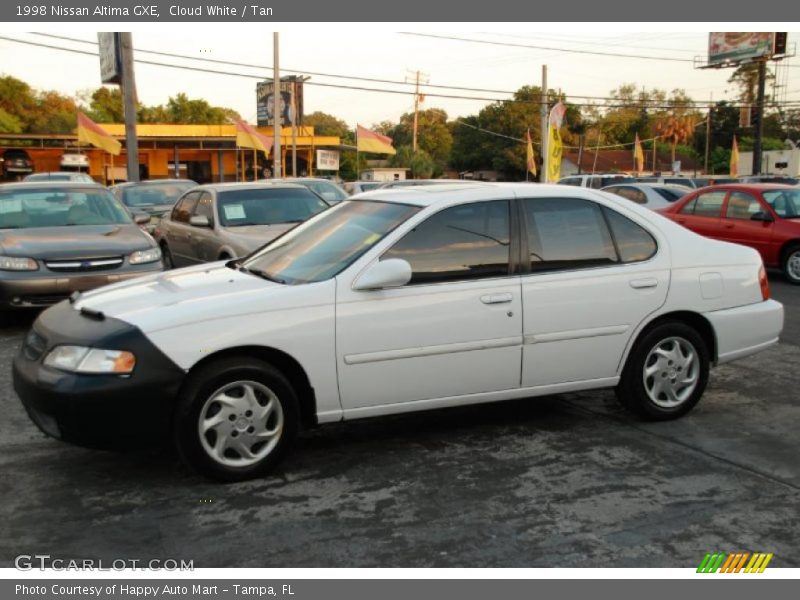 Cloud White / Tan 1998 Nissan Altima GXE
