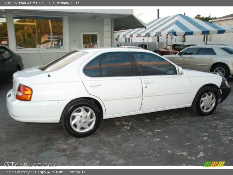 Cloud White / Tan 1998 Nissan Altima GXE