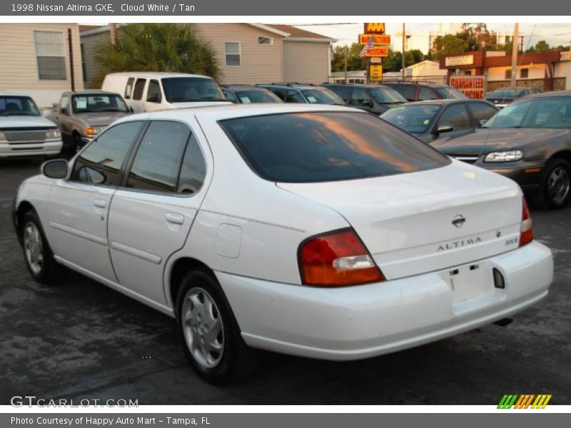 Cloud White / Tan 1998 Nissan Altima GXE