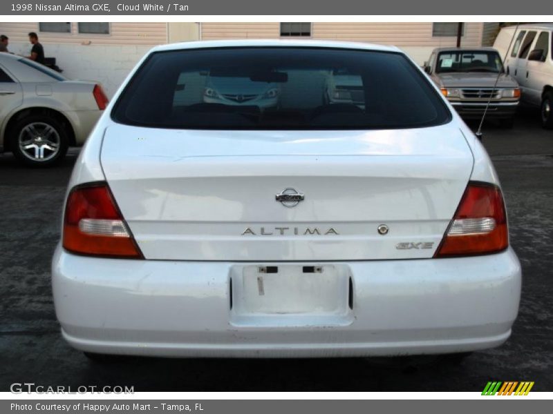 Cloud White / Tan 1998 Nissan Altima GXE