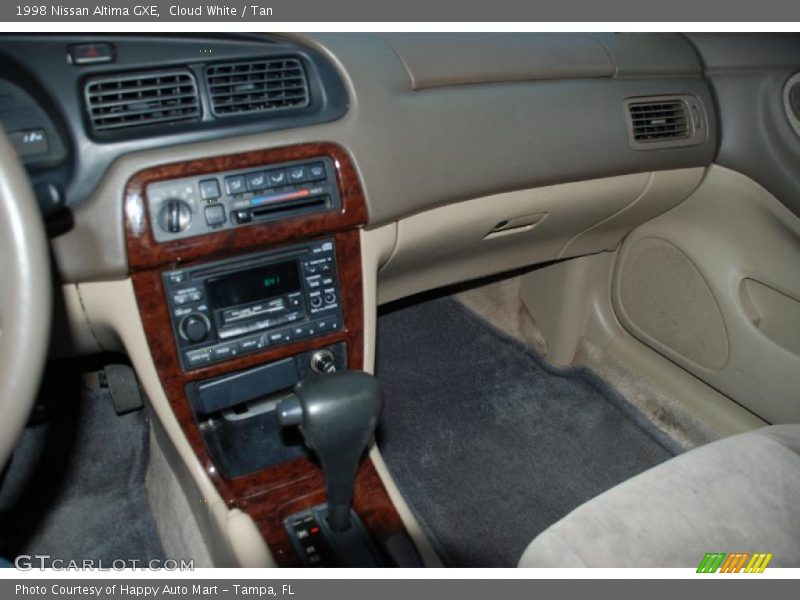 Cloud White / Tan 1998 Nissan Altima GXE