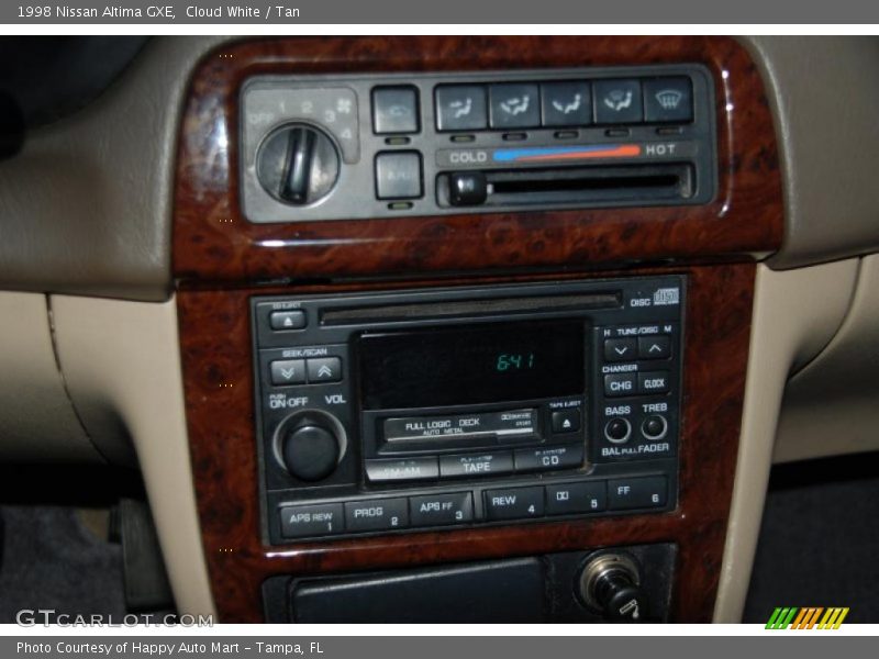 Cloud White / Tan 1998 Nissan Altima GXE