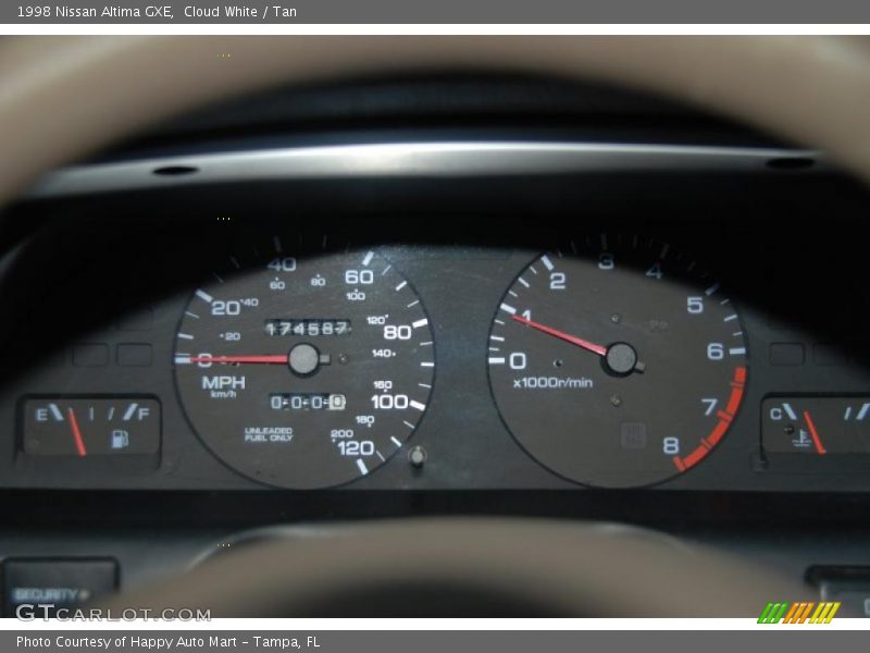 Cloud White / Tan 1998 Nissan Altima GXE