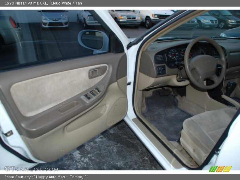 Cloud White / Tan 1998 Nissan Altima GXE
