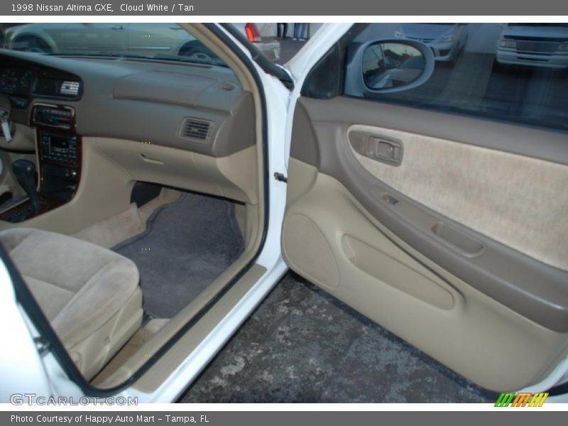 Cloud White / Tan 1998 Nissan Altima GXE