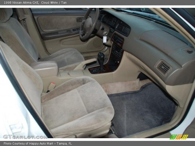 Cloud White / Tan 1998 Nissan Altima GXE