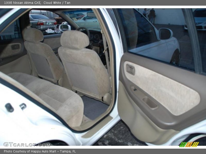 Cloud White / Tan 1998 Nissan Altima GXE