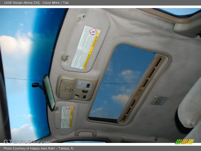 Cloud White / Tan 1998 Nissan Altima GXE