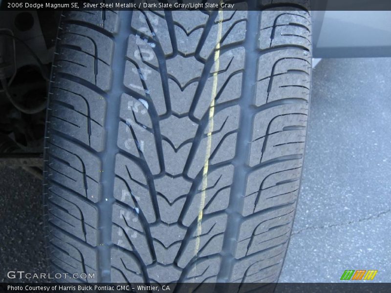 Silver Steel Metallic / Dark Slate Gray/Light Slate Gray 2006 Dodge Magnum SE