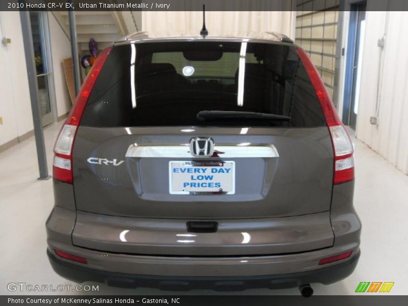 Urban Titanium Metallic / Ivory 2010 Honda CR-V EX