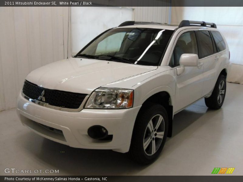 White Pearl / Black 2011 Mitsubishi Endeavor SE