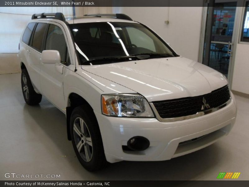 White Pearl / Black 2011 Mitsubishi Endeavor SE