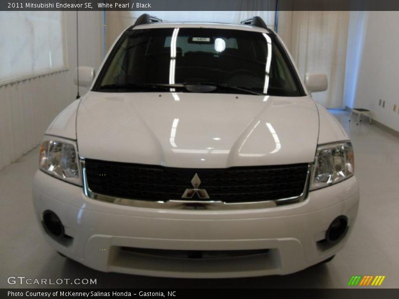 White Pearl / Black 2011 Mitsubishi Endeavor SE