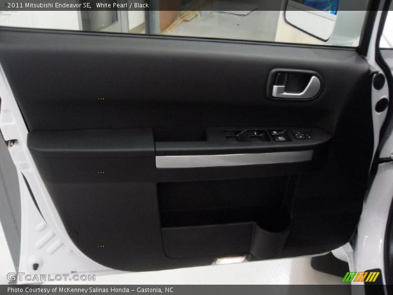 White Pearl / Black 2011 Mitsubishi Endeavor SE