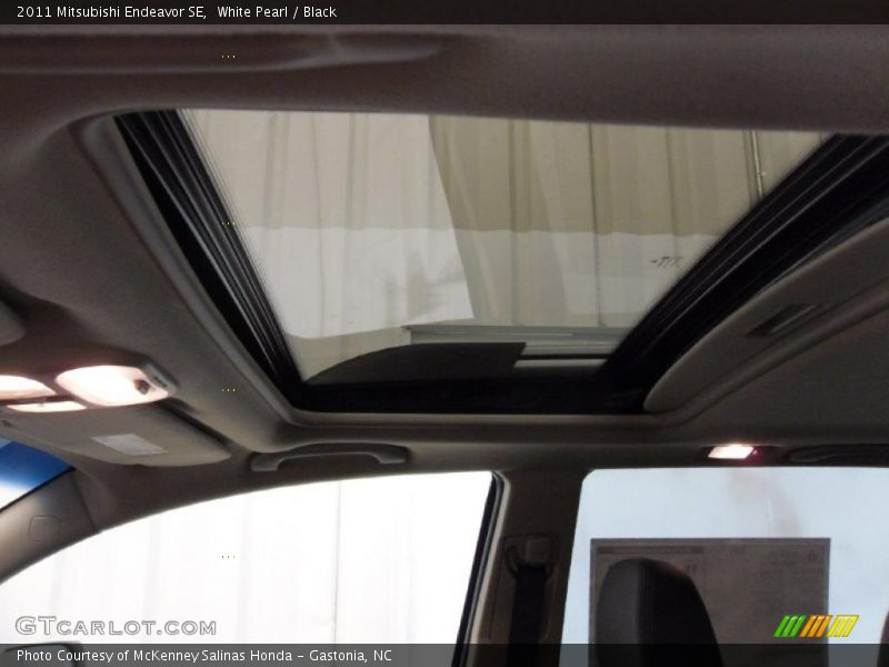 White Pearl / Black 2011 Mitsubishi Endeavor SE