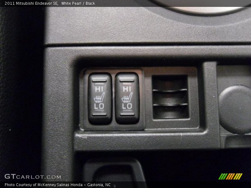 White Pearl / Black 2011 Mitsubishi Endeavor SE