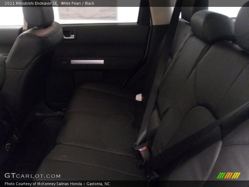 White Pearl / Black 2011 Mitsubishi Endeavor SE