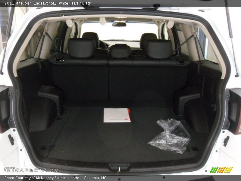  2011 Endeavor SE Trunk