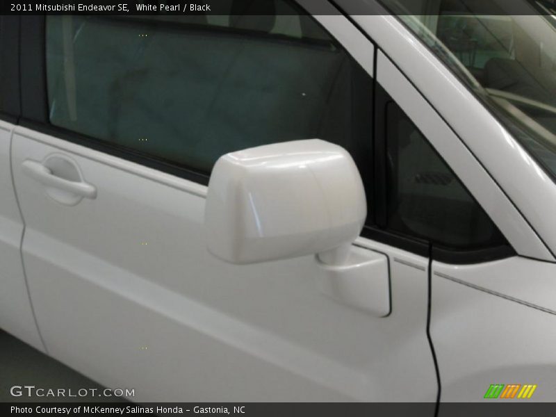 White Pearl / Black 2011 Mitsubishi Endeavor SE