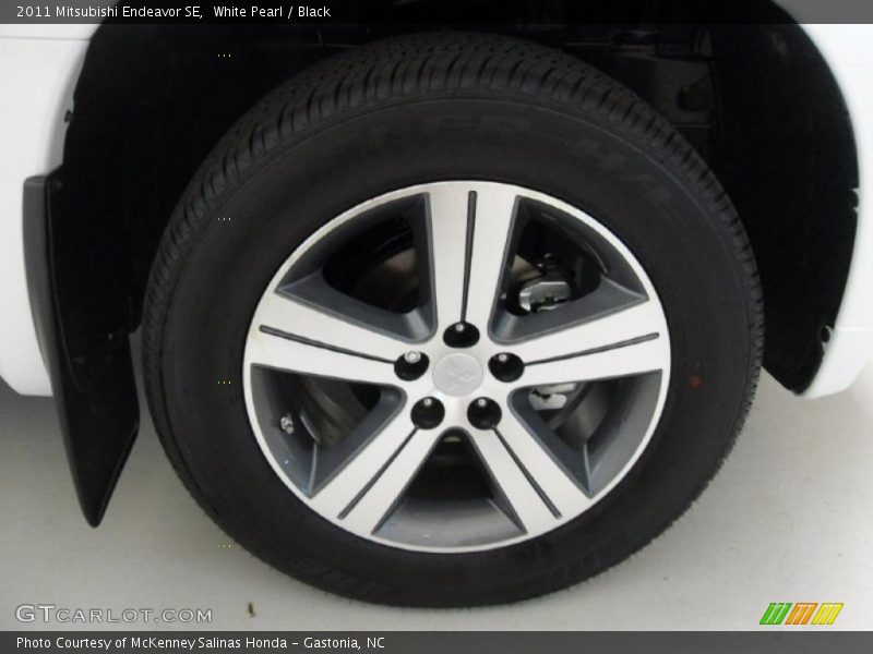 White Pearl / Black 2011 Mitsubishi Endeavor SE