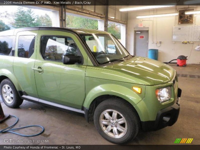 Kiwi Metallic / Black/Gray 2006 Honda Element EX-P AWD