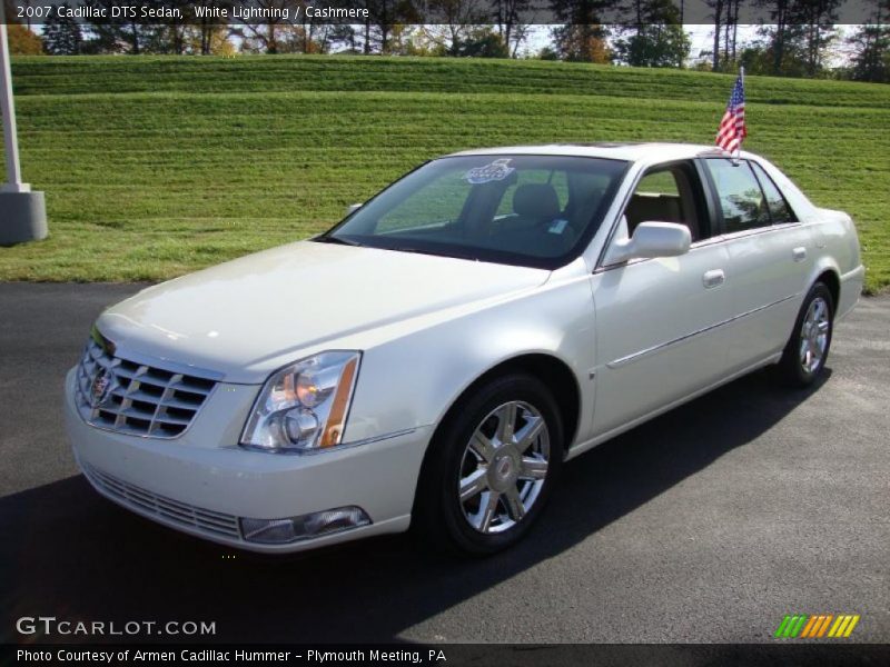 Front 3/4 View of 2007 DTS Sedan