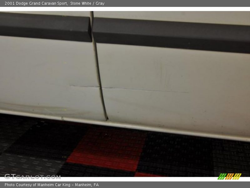 Stone White / Gray 2001 Dodge Grand Caravan Sport