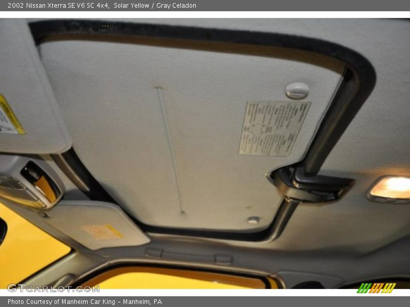 Solar Yellow / Gray Celadon 2002 Nissan Xterra SE V6 SC 4x4