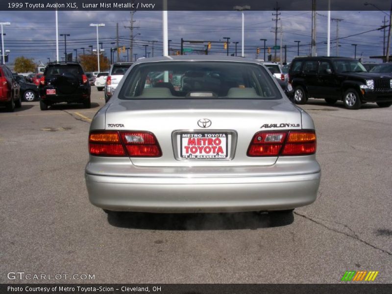 Lunar Mist Metallic / Ivory 1999 Toyota Avalon XLS