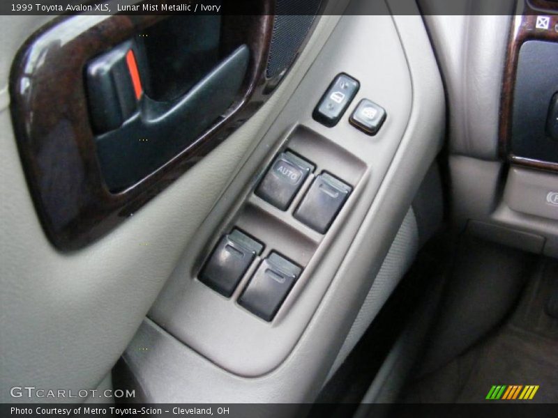 Lunar Mist Metallic / Ivory 1999 Toyota Avalon XLS