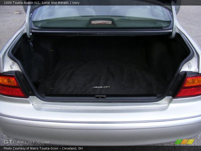 Lunar Mist Metallic / Ivory 1999 Toyota Avalon XLS