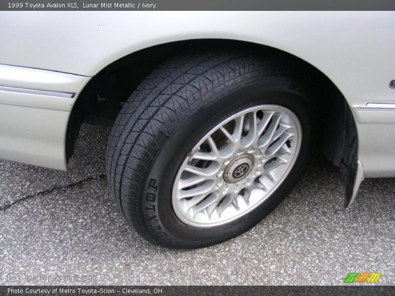 Lunar Mist Metallic / Ivory 1999 Toyota Avalon XLS