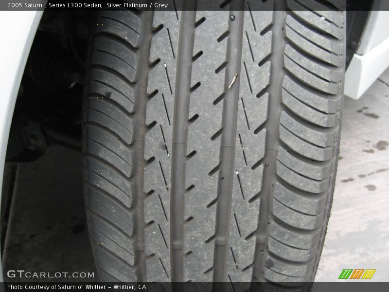 Silver Platinum / Grey 2005 Saturn L Series L300 Sedan